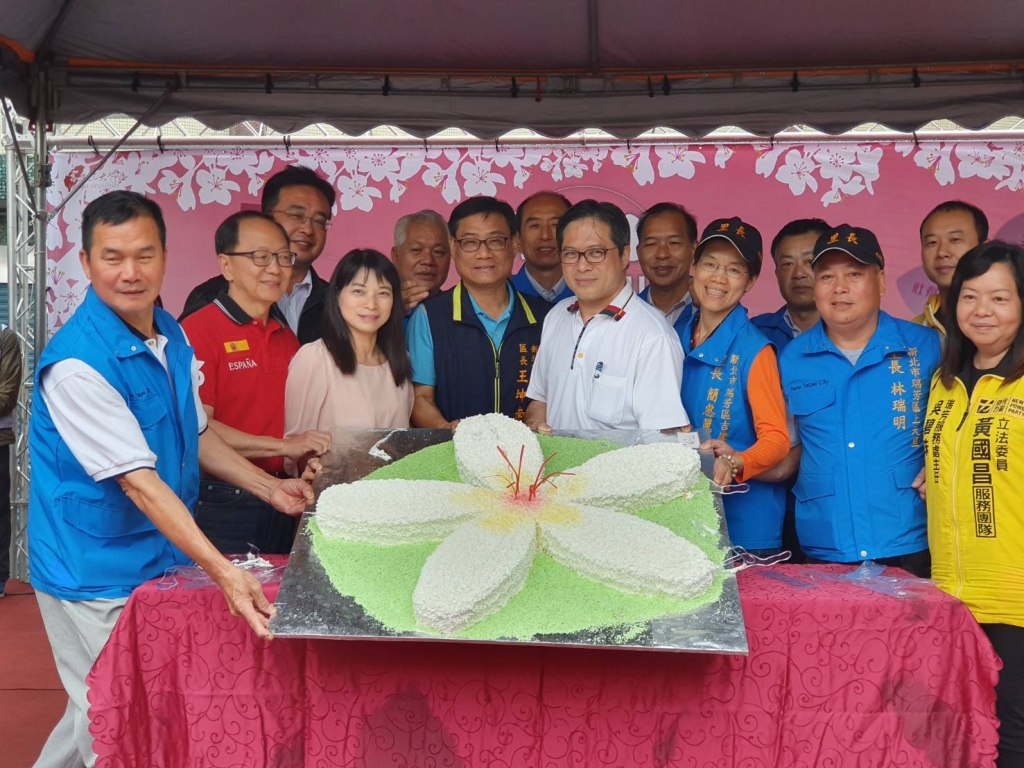 瑞芳公所打造25吋特大蛋糕並分送參與民眾