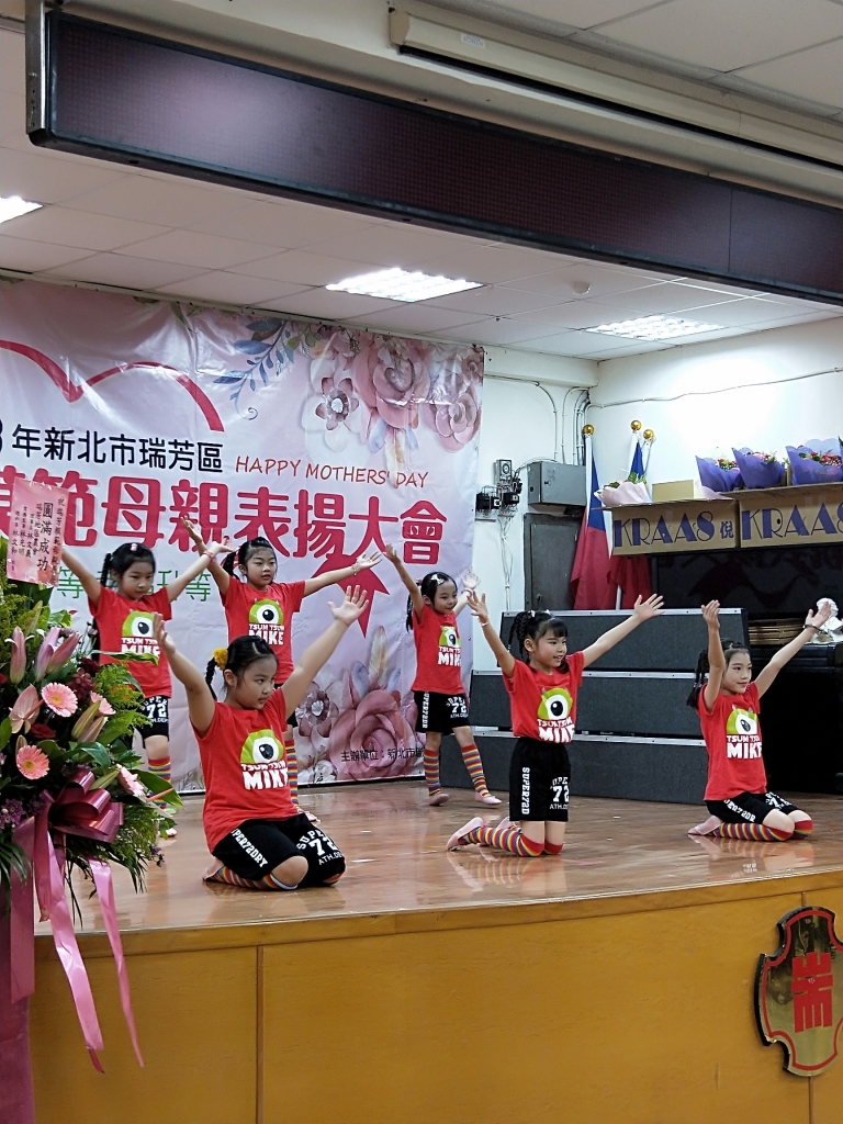 小朋友舞蹈表演