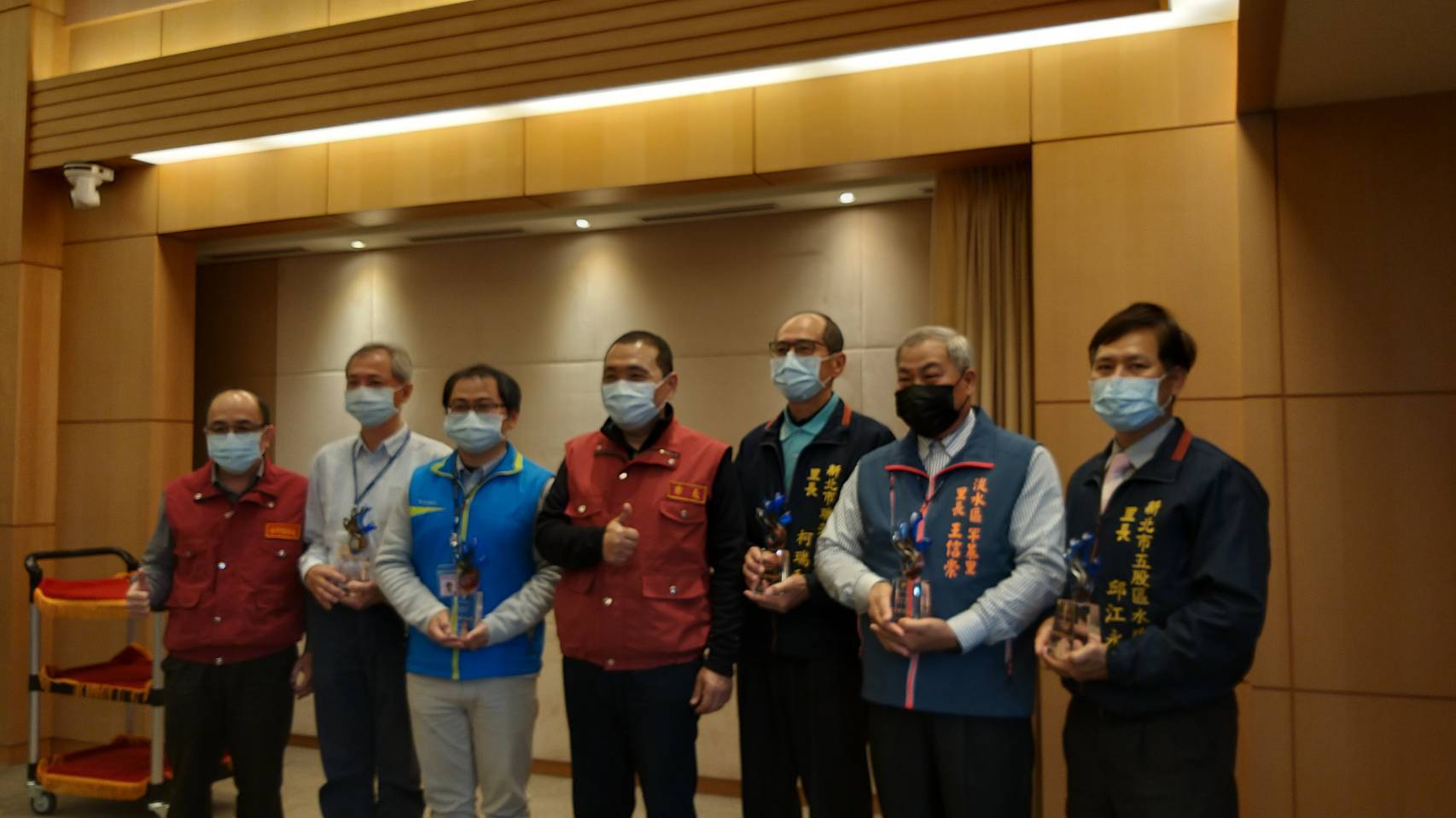 防汛有功人員合影