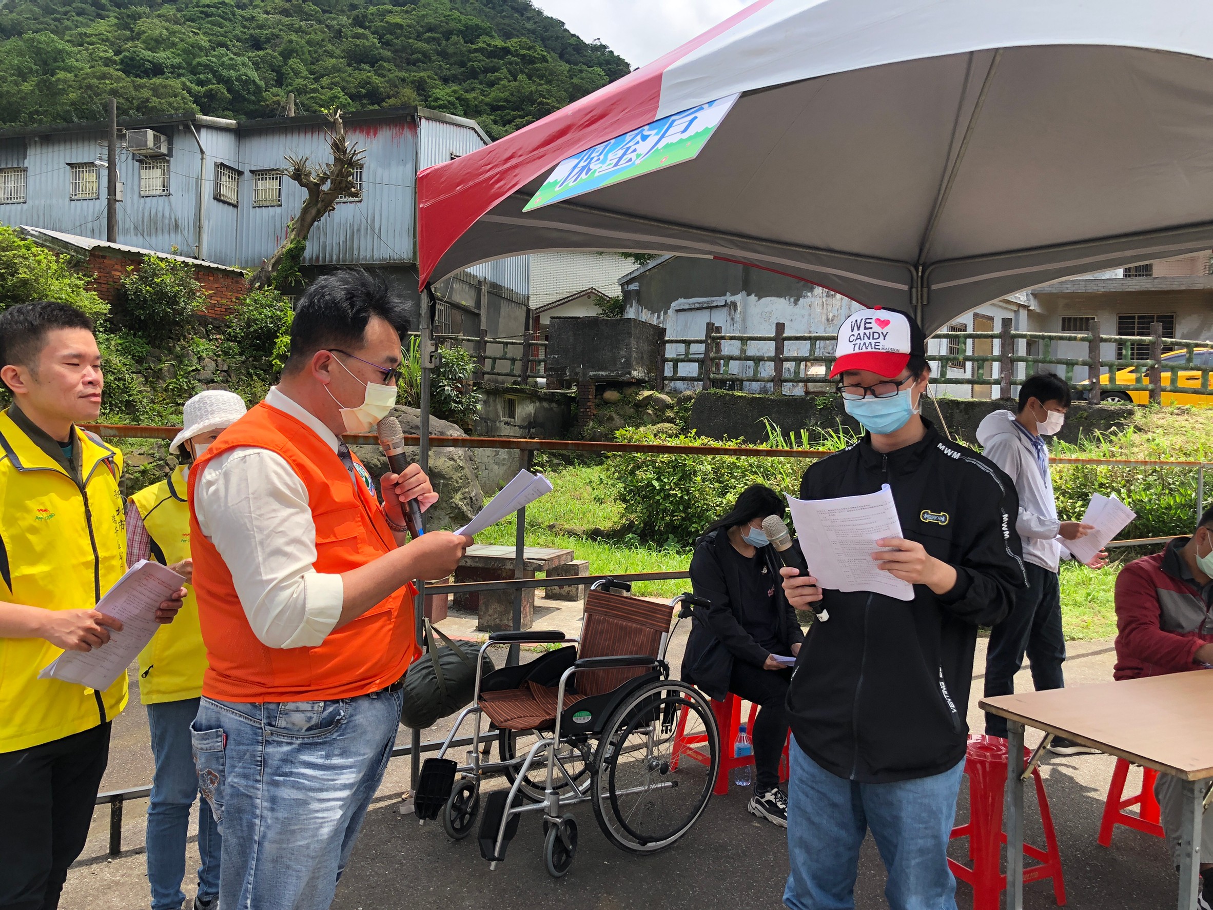 里長與疏散小組進行疏散-1