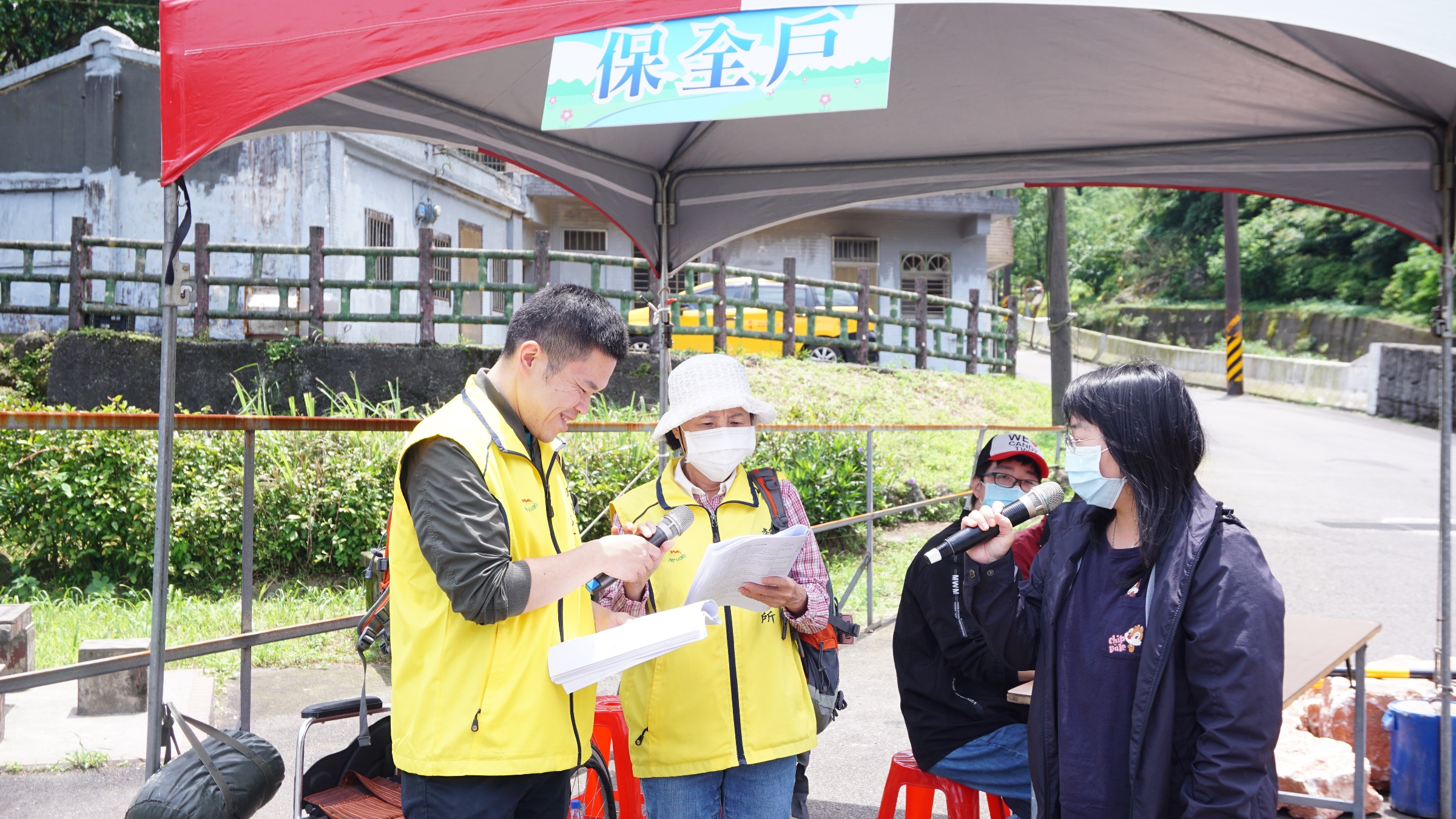 里長與疏散小組進行疏散-2