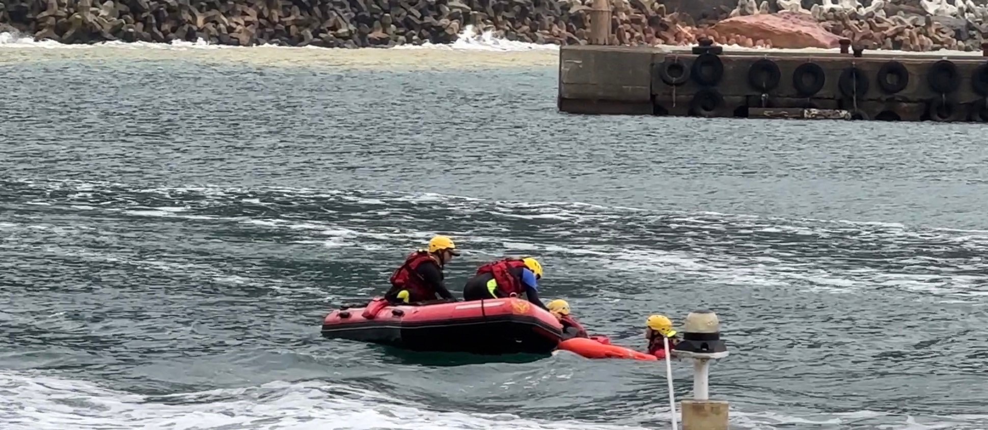 水湳洞漁港釣客落海救援演練