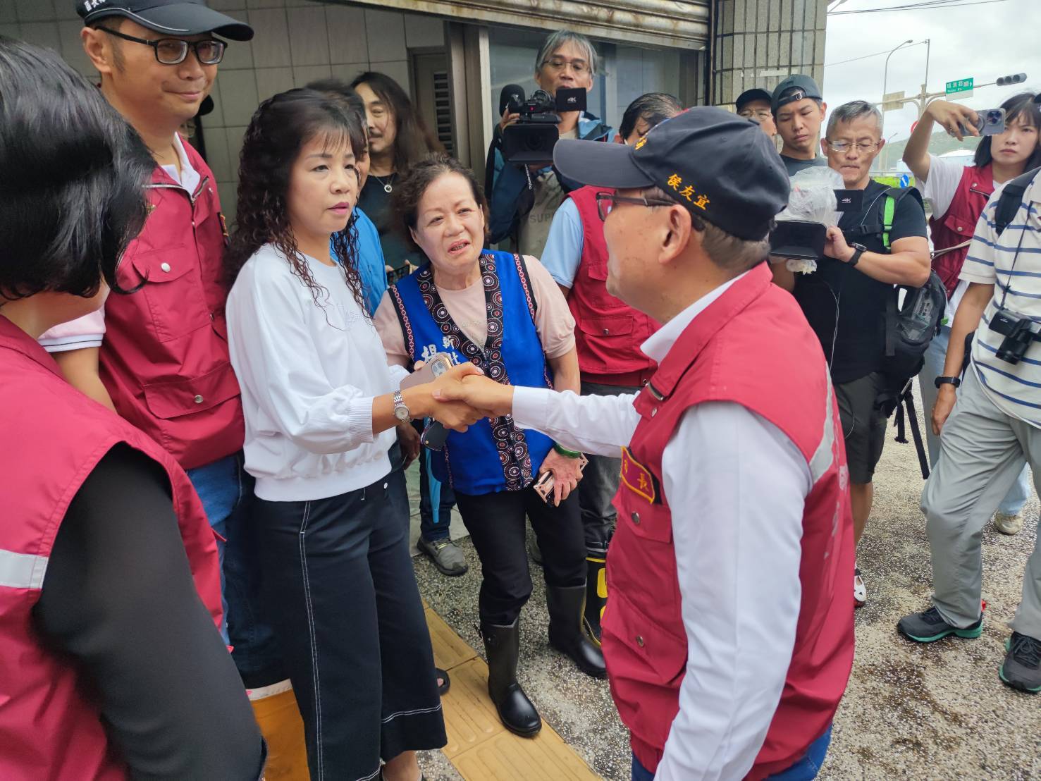 7市長視察瑞濱收容所