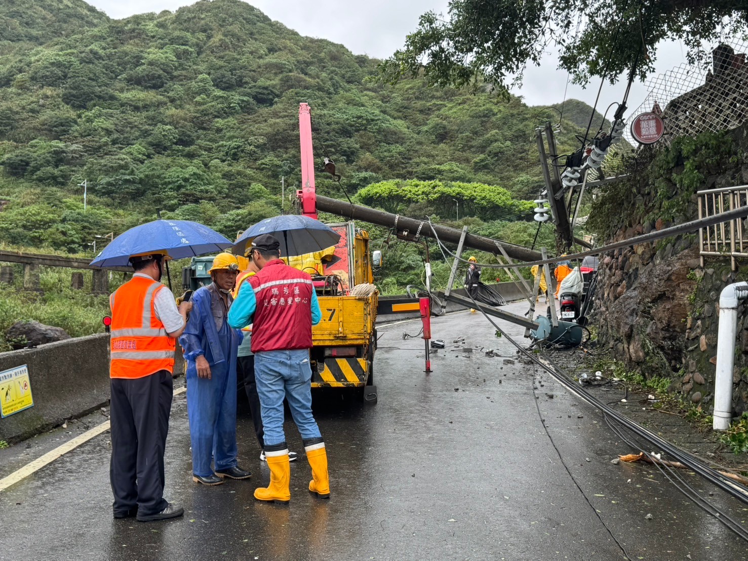 台電斷桿搶修作業情形
