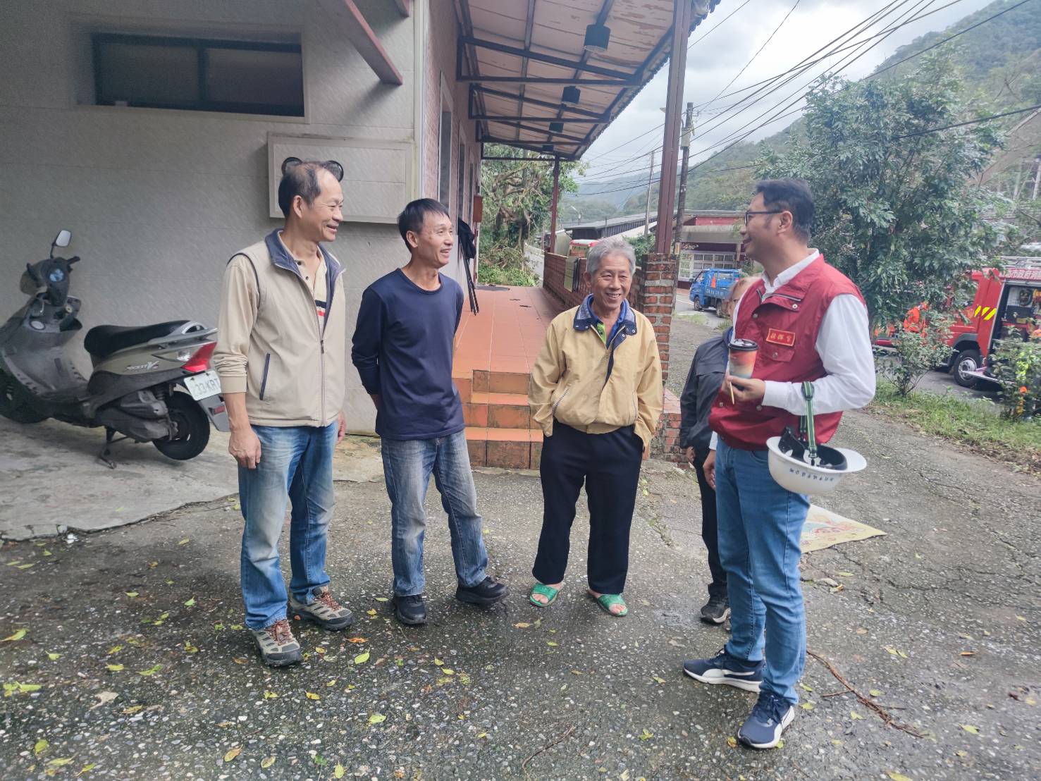 區長關心當地住戶情形
