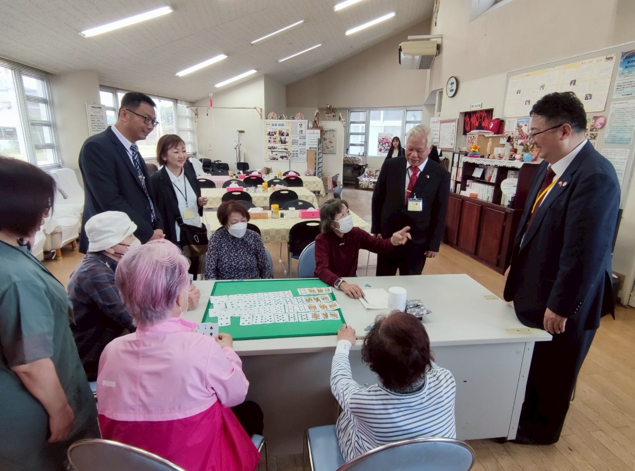 與琴平町長訪視年長者