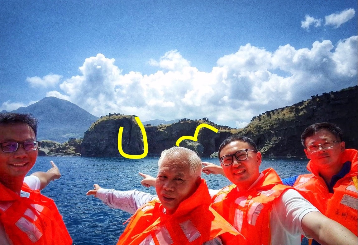 海上觀賞酷似Snoopy造型的海蝕岩