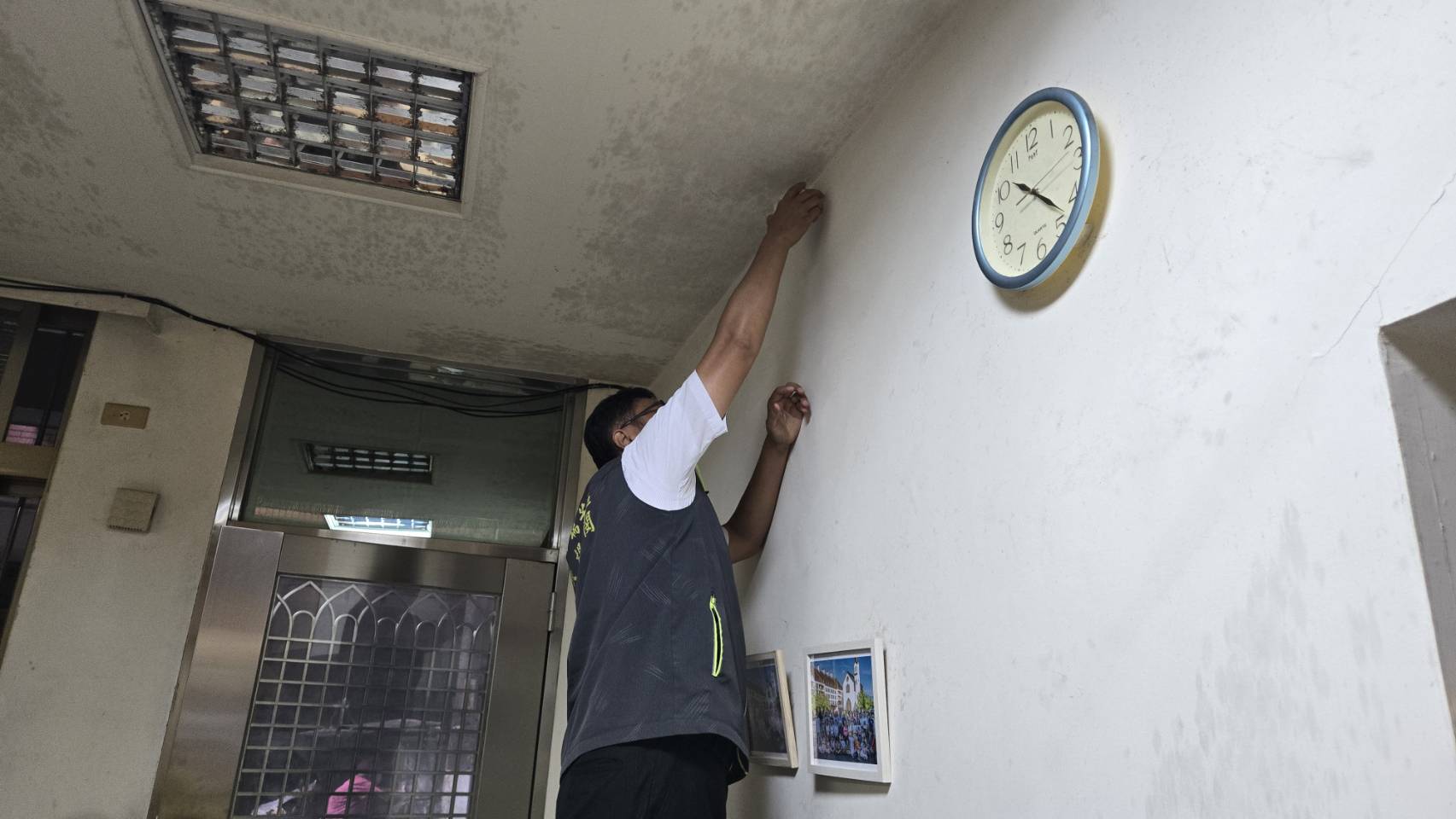 區長協助於長輩家中安裝住警器-3