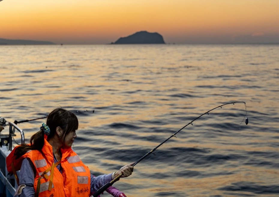 夜間航班體驗夜釣小卷,感受深澳夏夜漁村風情